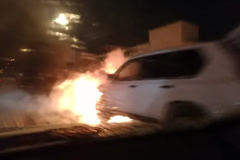 На Московском проспекте загорелся джип: кадры