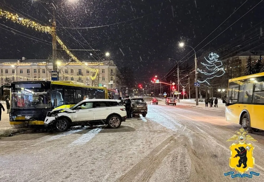 В тройном ДТП с автобусом в Рыбинске пострадали 4 человека