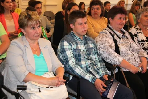 В преддверии Дня России юным ярославцам торжественно вручили паспорта