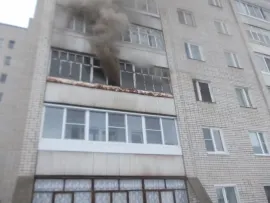 В Рыбинске пожарные вывели 25 человек из горящей многоэтажки