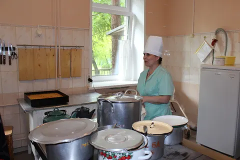 Депутаты муниципалитета Ярославля попробовали еду в детских садах