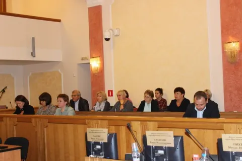 Детская площадка в центре Ярославля раскола ряды депутатов муниципалитета