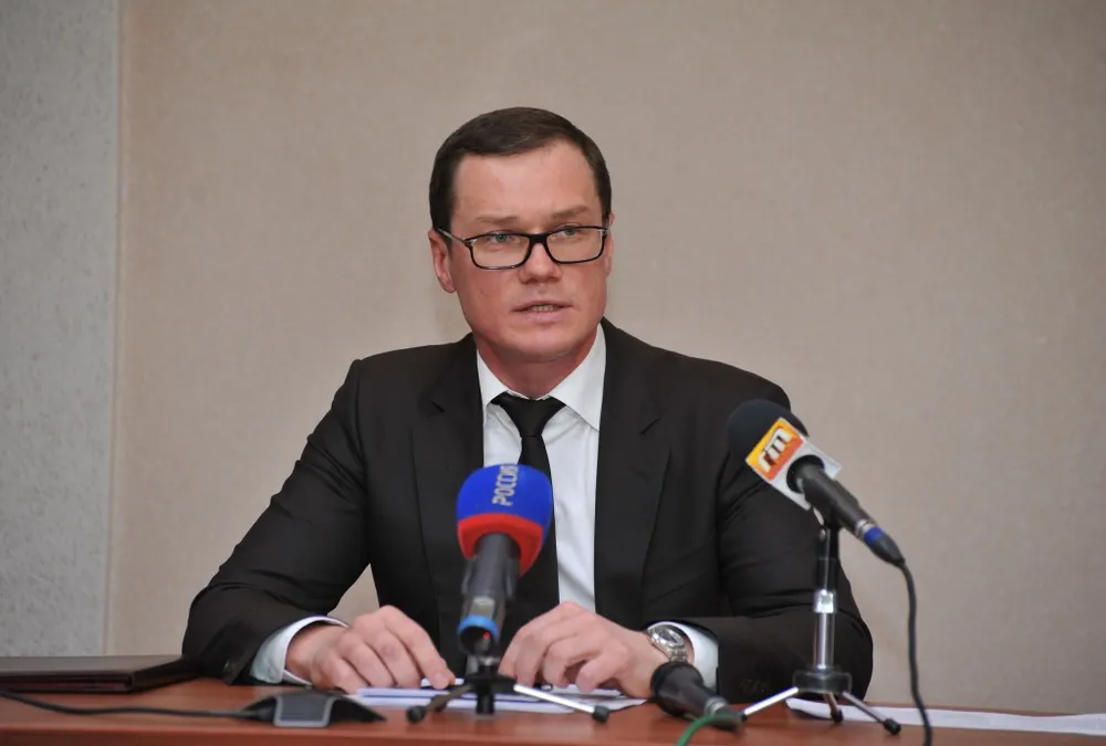 Заместитель  председателя ярославского правительства Авдеев имеет годовой  доход  достойный хорошего коммерсанта