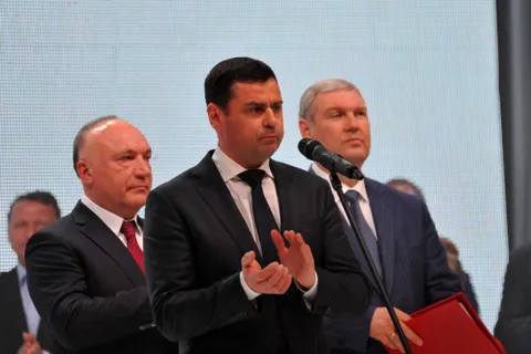 Дмитрий Миронов вручил хоккеистам ярославского «Локомотива» бронзовые медали чемпионата КХЛ