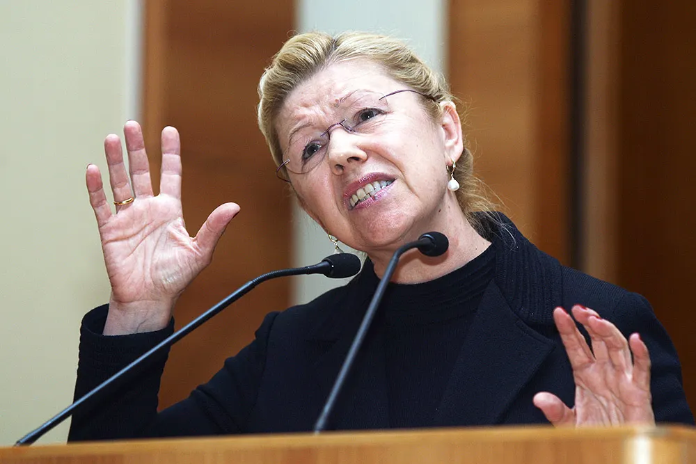 Елену Мизулину наказали не за Крым, а за гей-парад