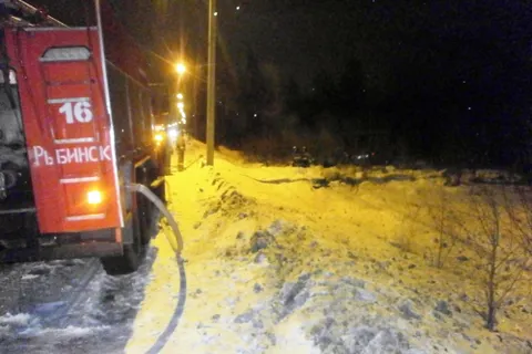 В Рыбинске машина свалилась в кювет и загорелась
