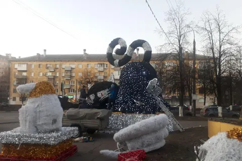 В канун года крысы в Ярославле установили фигуру кота: фото