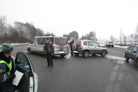 В Ярославской области столкнулись Рено и Нива 