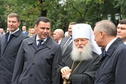 На храме Кирилло-Афанасьевского монастыря в Ярославле начали устанавливать купола