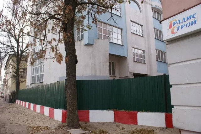 Стройплощадки в Ярославле будут огораживать зелеными заборами