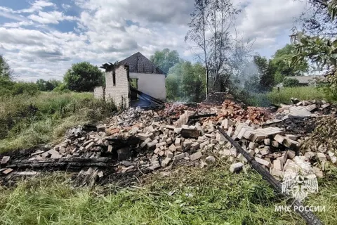 Деревенский дом под Ростовом Великим сгорел из-за непотушенной сигареты