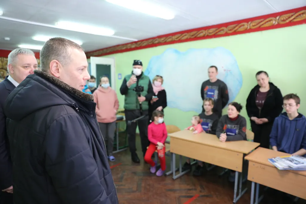Глава Ярославской области пообщался с беженцами с Донбасса