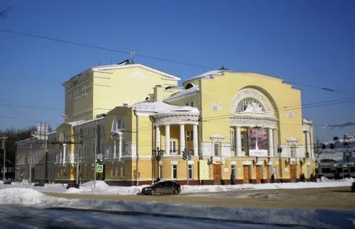 В Ярославле старейший российский театр украсила мемориальная доска