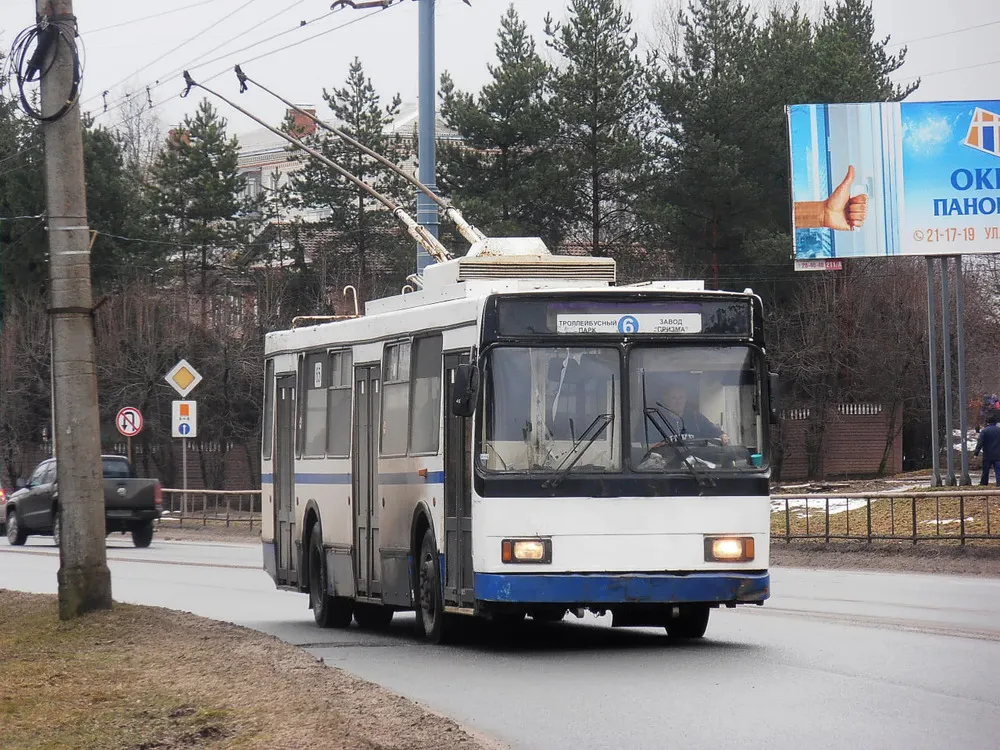 В Рыбинске неизвестные открыли стрельбу по троллейбусу