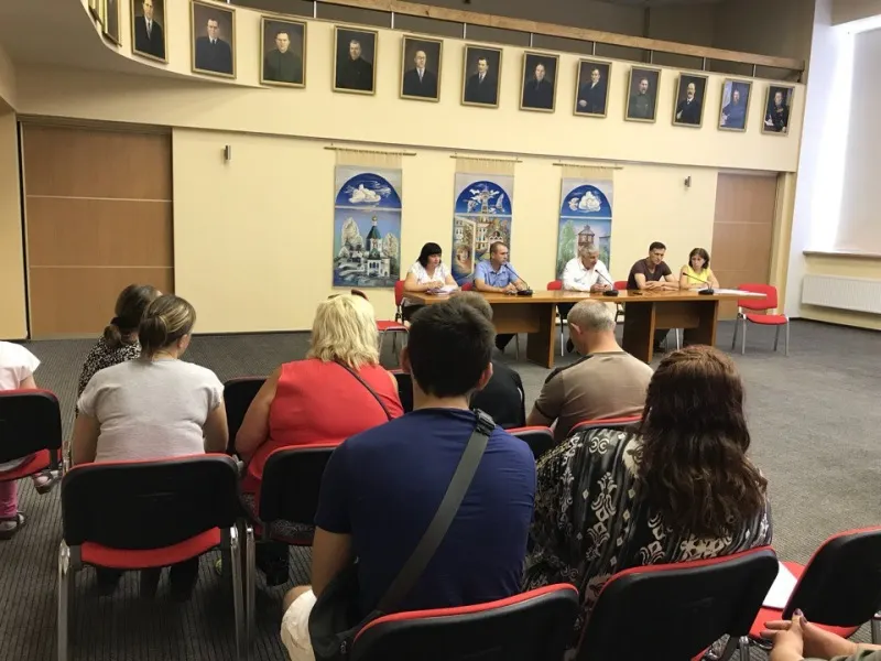 Глава Рыбинска Денис Добряков встретился с жильцами сгоревшего дома