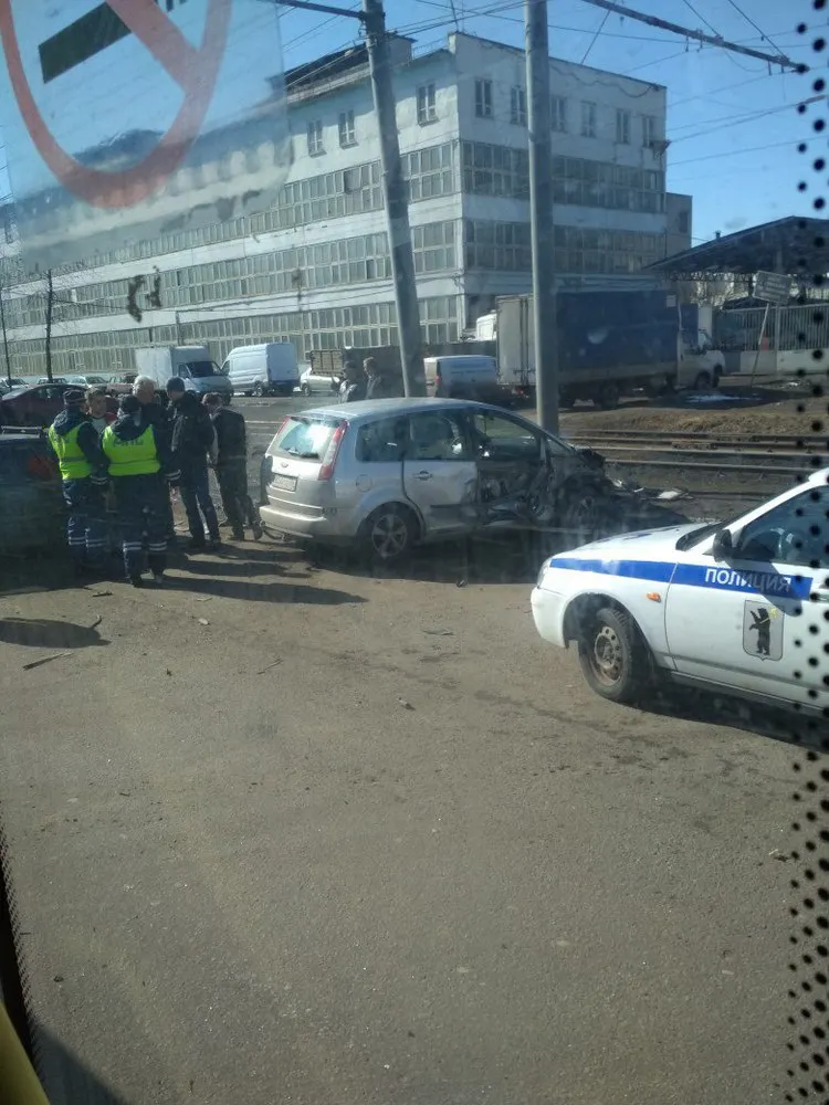 Авария на проспекте Октября в Ярославле спровоцировала огромную пробку