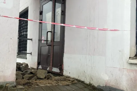 «Будем погребены заживо»: жители дома в Ярославле боятся его обрушения