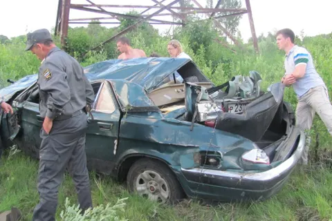 В Некоузском районе при опрокидывании автомобиля погиб человек