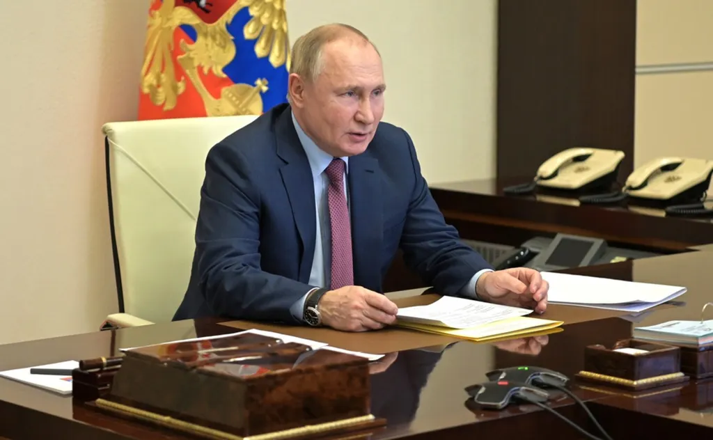 Президенту доложили о невозможности дозвониться в ярославские поликлиники  