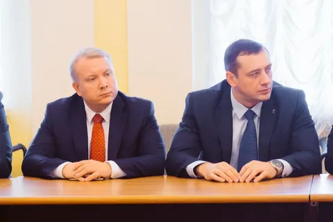 Вновь избранным депутатам муниципалитета Ярославля вручили удостоверения