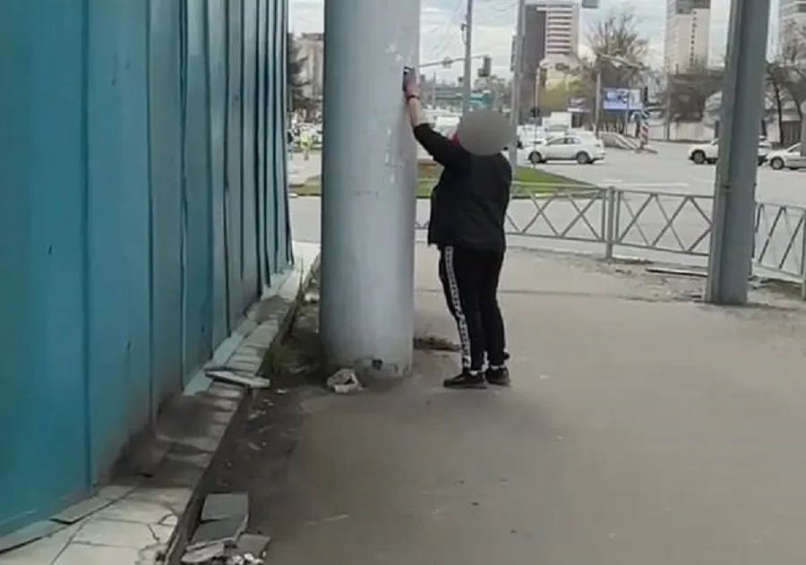 В Ярославле задержали расклейщика объявлений из Воронежа