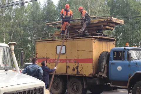 В Ярославле фура снесла столб: маршруты троллейбусов изменены