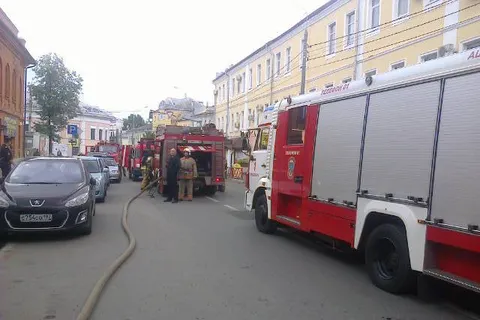 В субботу после полудня в Ярославле горела крыша «Дудки-бара»