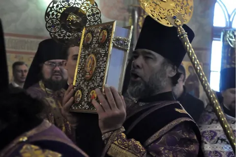 От ярославцев игуменью Варвару поздравили руководители области и города