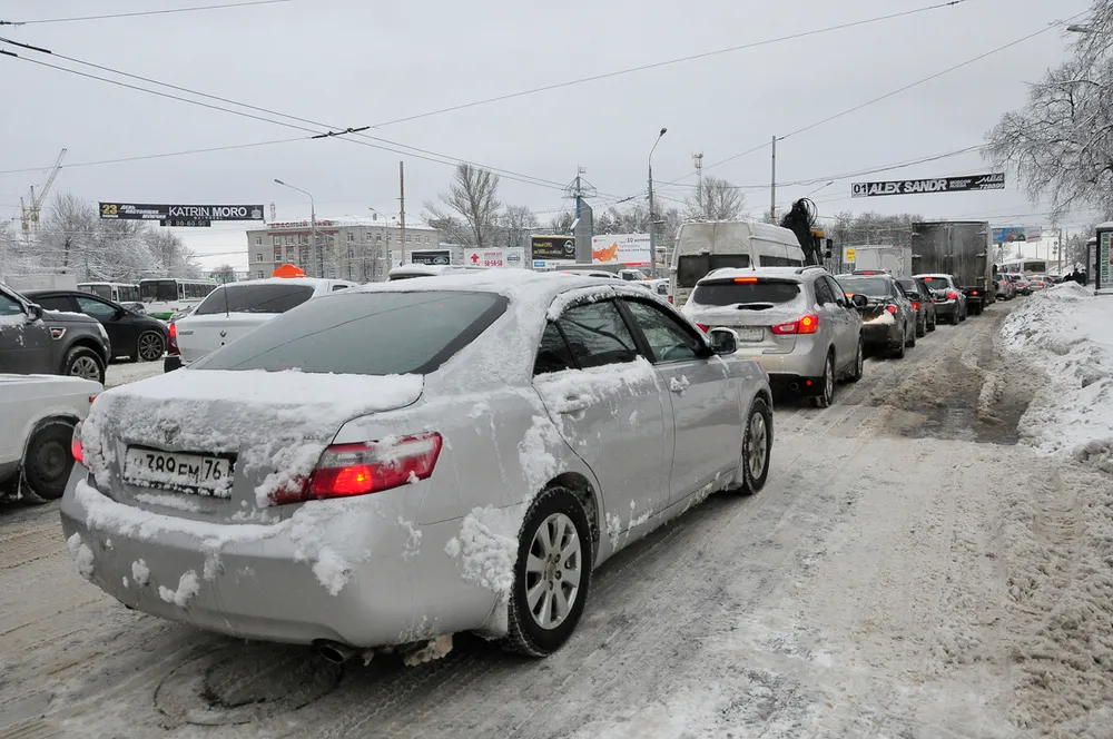 Пробка на Октябрьском мосту в центре Ярославля рассосалась