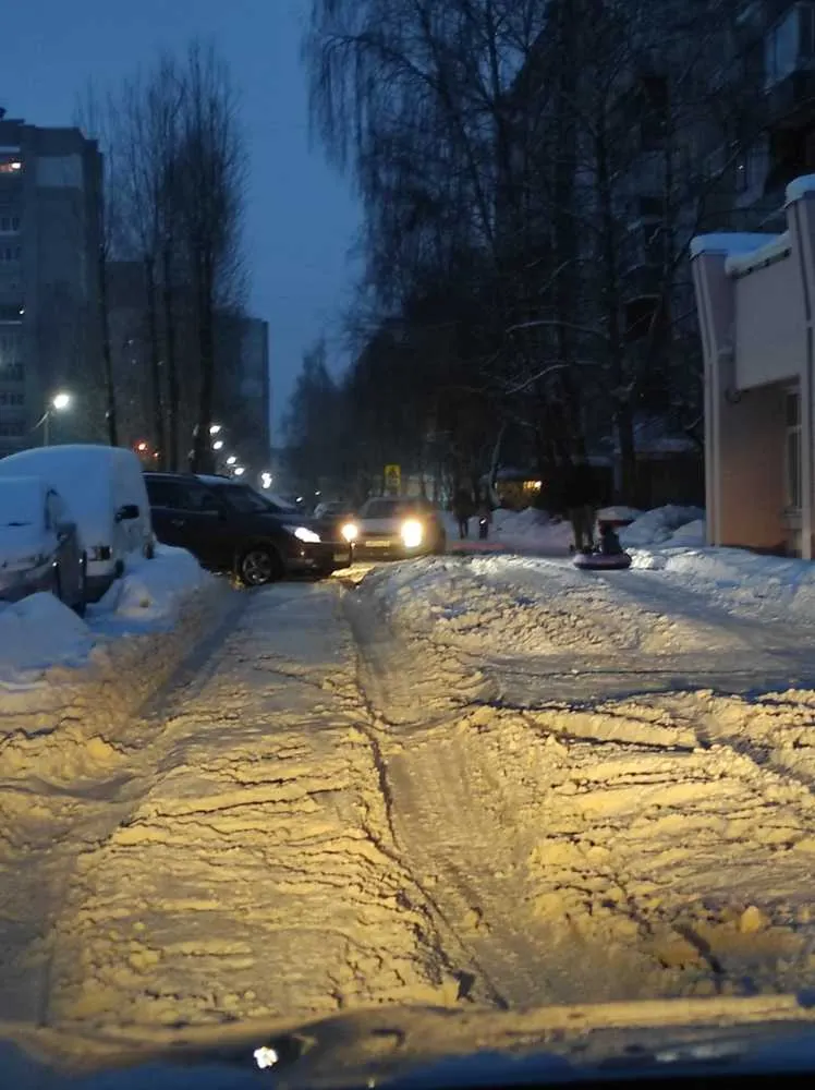 В Ярославле в брагинских дворах начались «снежные» ДТП