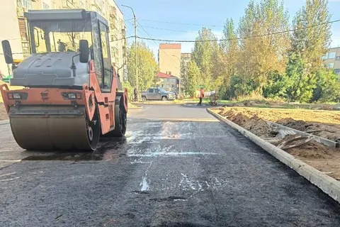 Жители Тутаева отказываются принимать у подрядчика отремонтированный двор