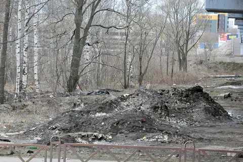 В Ярославле не ликвидируют несанкционированные снежные свалки. Фоторепортаж