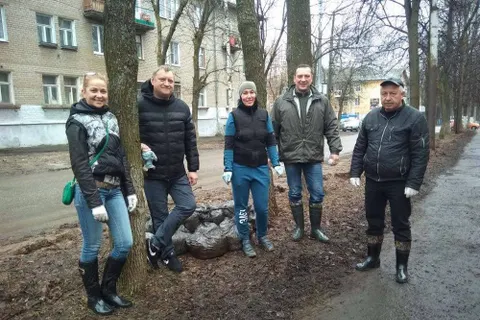 Субботник в Ярославле: депутаты позитивят, как хотят