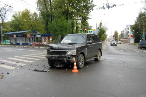 В Ярославле «Мерседес» проехал перекресток на красный сигнал светофора