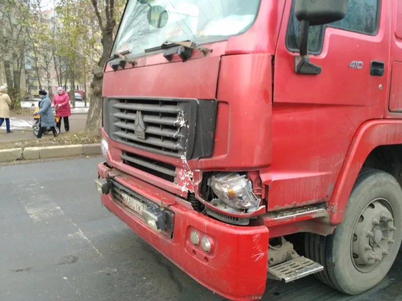 В Ярославле «Газель» столкнулась с самосвалом