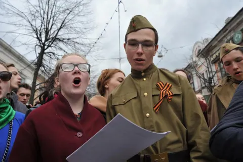 Более двухсот ярославцев приняли участие в песенном флэшмобе «Великие песни великих земляков»